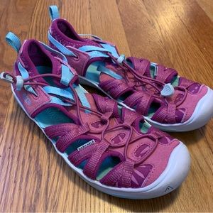 Keen sandals size 3